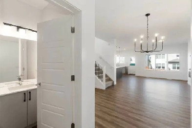 Upgraded Family Home w/ 4 Beds, Bonus Room & Dream Kitchen! Image# 3