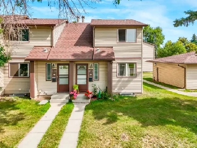 Fixer Upper Townhouse 3 Beds 1.5 Baths in Overlanders Edmonton Image# 10