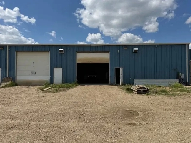 BLINDMAN - 6000 SQ FT w/ YARD Image# 1