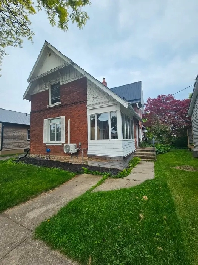 1 Bedroom 1 Bathroom Upper Apartment Port Dover Image# 4