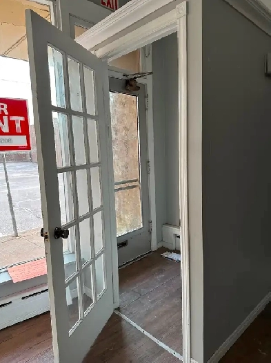 Street front Commercial/Retail property with parking Image# 1