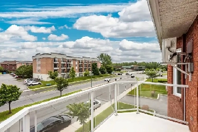 Renovated 4 ½ condo for rent in St-Hubert, available Sep 1st Image# 2