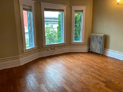 Stunning 2 bedroom Apartment in Historic Home for Rent Image# 5