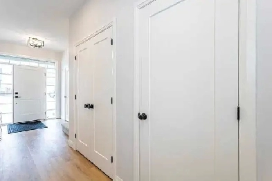 Large spacious available for rent Image# 1