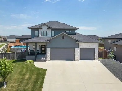 5 Bedroom, 3.5 Bath home in Niverville is a Must See!! Image# 8