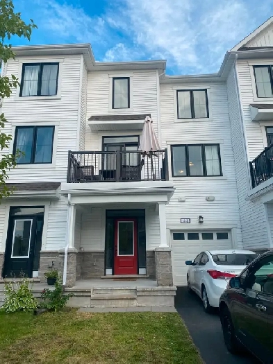 Immaculate 2 Bedroom   Den Townhouse for Rent – Kanata Image# 4