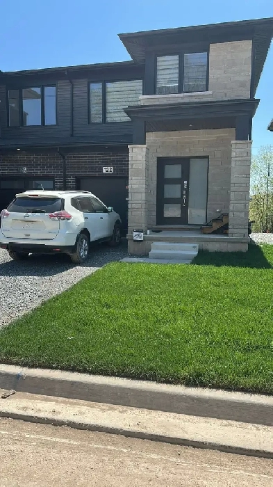 3 Bed 3 Bath Townhome For Rent In Thorold Image# 1