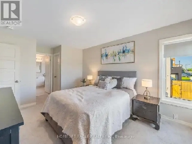Spacious fully furnished master bedroom with ensuite $1100 Image# 1