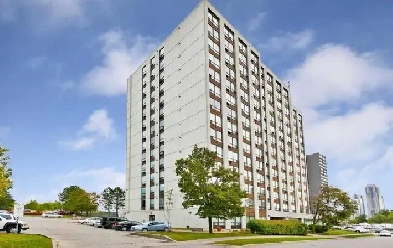 4 bed 2 full bath spacious condo for rent Kennedy and Sheppard. Image# 5