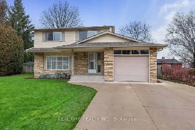 Landscaped pie-shaped lot in a quiet court! Image# 1