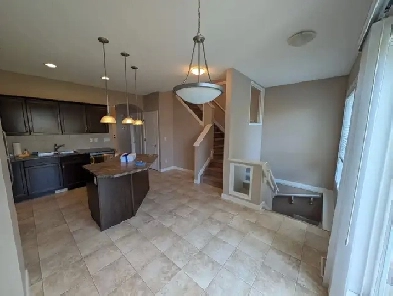 3 Bedroom Townhouse for rent in CARLTON Image# 11