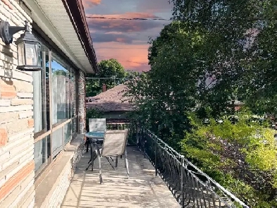 Beautiful Main Floor Bungalow - 3Bd 1 Bth Image# 1