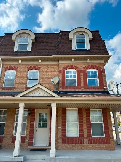 Only $2199! Best Deal! Whole Townhouse Rent Image# 1