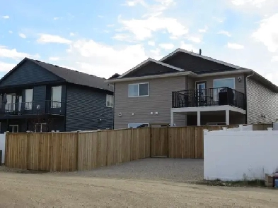 Immaculate 2 Bed / 2 Bath Suite in Upscale Residential Area Image# 1