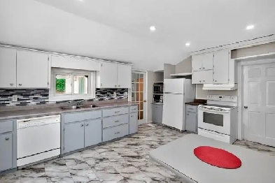 Charming Family Home - 21 Maria Street, Penetanguishene, ON Image# 1