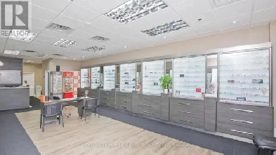 High-Visibility Optical Clinic – Ideal for Optometrists Image# 1