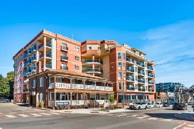 1 bedroom plus den condo for sale in Woodbridge, Vaughan Image# 1