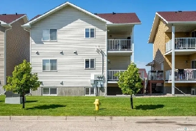 2-Bedroom Condo with Balcony & Parking! Image# 1