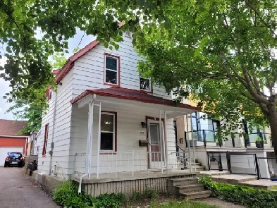 Sept 1 Rental : 3-Bedroom Home in Old Ottawa South Image# 9