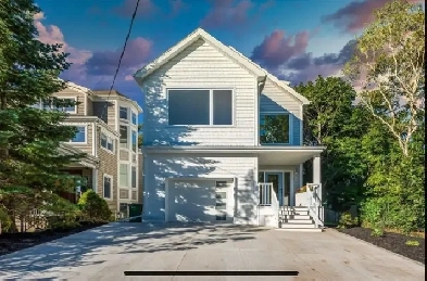 Executive home in the South End Image# 2