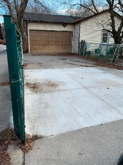 Parking spot for rent at Dufferin st and Bloor street Image# 1
