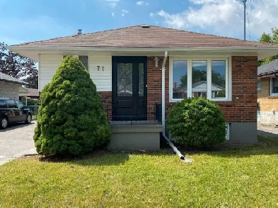 Beautifully Renovates 3 Bedroom Main Floor (VP & Ellesemere) Image# 1