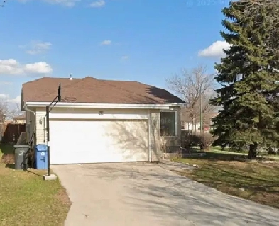 FOR RENT – Beautiful 4-Bedroom Bungalow in St. Vital! Image# 3