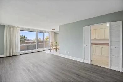 AWESOME, 3 BEDROOM CONDO  FOR SALE!  $519000 Image# 4