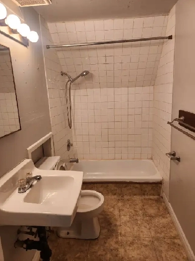 Bachelor apartment available for rent in Owen Sound Image# 5