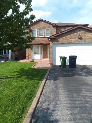 4 bedroom 2.5 bathroom main floor of a detached house for rent Image# 1