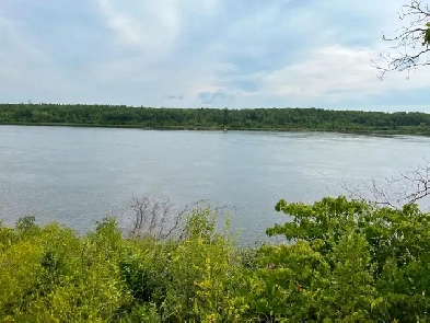 1.38 acre vacant  WATERFRONT lot near Lac du Bonnet Image# 4
