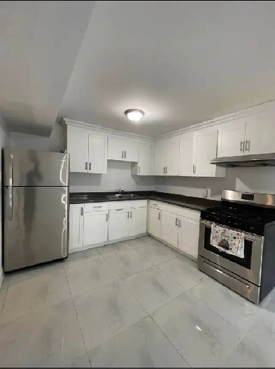 3 Bedroom Walkout Basement Image# 1