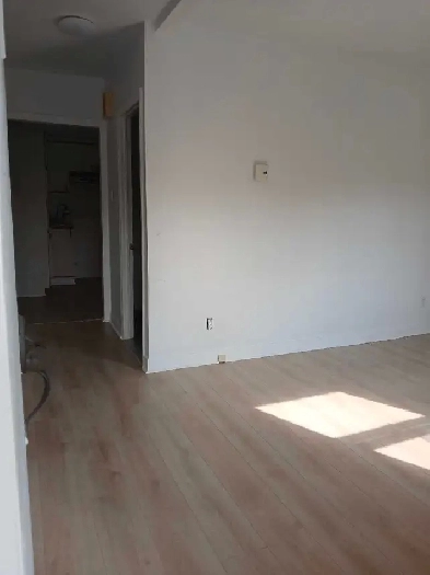 Appartement 4 et demi à louer - Vieux-Longueuil : à l'étage Image# 2