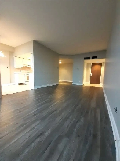 1 Bedroom   Den Condo Suite Kingsbridge Garden Circle Image# 1