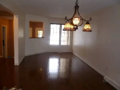 BEAUTIFUL SPACIOUS TOWNHOUSE KANATA OTTAWA AVAILABLE September 1 Image# 4