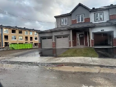 For Rent 3 Beds 4 Baths Townhouse Image# 1