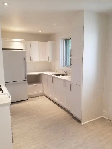 RENOVATED 3.5 IN CDN - AUGUST 1ST! 5485 Lavoie (#33) Image# 10