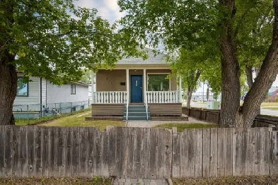 FOR SALE: Charming 2-bedroom, 1&½-bath home in Crescentwood! Image# 2
