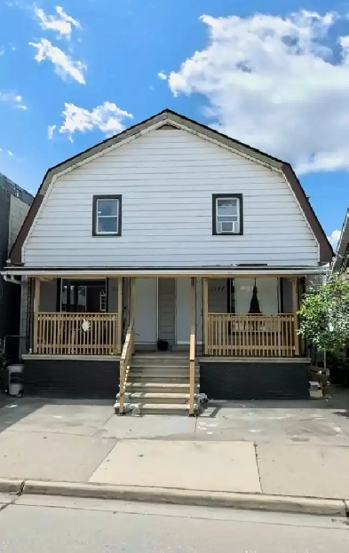 3 Bedroom, 1 Bath w/ A/C, Laundry, Parking, Close to Ammenities Image# 1