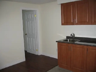Mississauga Very Clean One Bedroom Basement Apartment for Rent Image# 5
