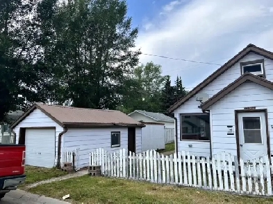 2 houses, 1 apartment and 1 TH for rent in Crowsnest Passss. Pl Image# 2
