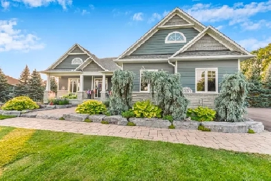 Stunning Family Home! 4-Bed, 4-Bath with landscaped 1.5-acre lot Image# 11