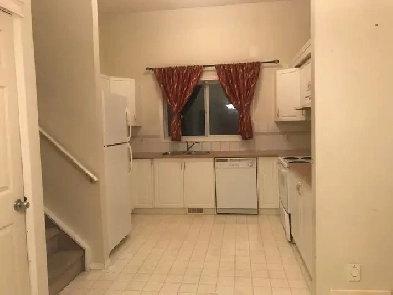 Main floor for rent in saddle ridge area near c train station Image# 6