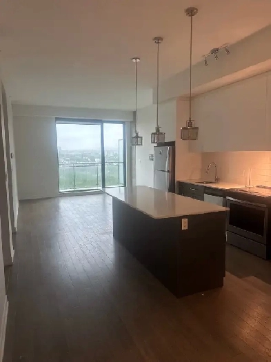 2 Bedroom   Den, 2 Bathroom Apartment Image# 1