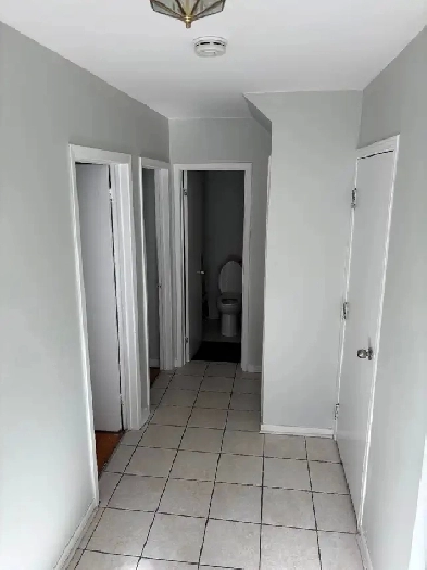 MALTON SPACIOUS ROOM FOR GIRLS FOR RENT STARTING AUGUST 1 Image# 4
