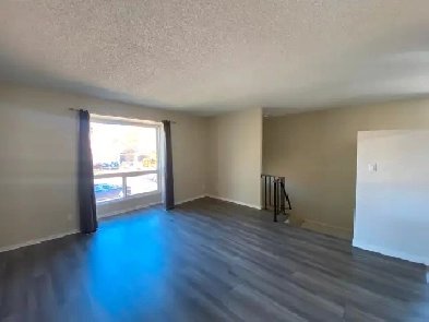 Main Floor in Beautiful McKenzie Lake! Image# 17