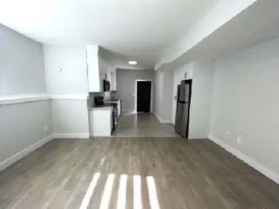207B Golden Oaks Crescent Image# 5