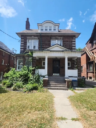 7-bedroom student house Image# 1