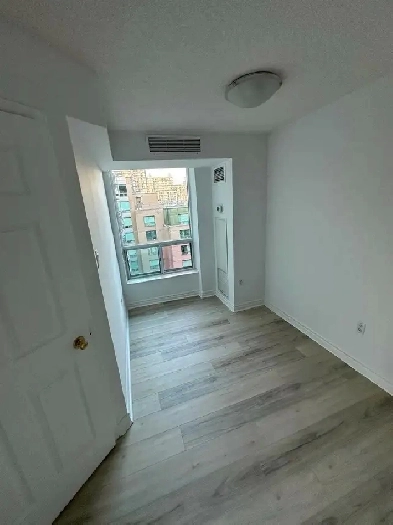 Room for Rent: Modern & Cozy in Core Downtown (Front & Jarvis) Image# 3