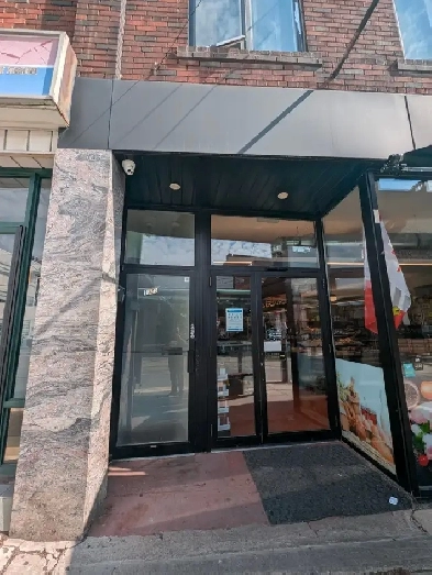 Large 1 Bedroom Apartment Dovercourt / Dundas Image# 3